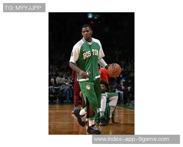 卡梅隆约翰逊上半场状态低迷仅得5分球队需寻找更好进攻节奏 卡梅隆约翰逊上半场状态低迷仅得5分球队需寻找更好进攻节奏