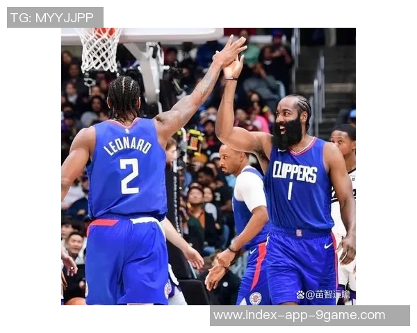 小琼斯与哈登小卡祖巴茨联手展现惊人净效率值得首发机会 小琼斯与哈登小卡祖巴茨联手展现惊人净效率值得首发机会