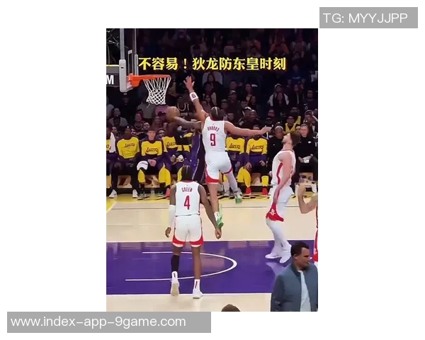 狄龙半场表现抢眼得分上双但犯规频繁状态堪忧 狄龙半场表现抢眼得分上双但犯规频繁状态堪忧