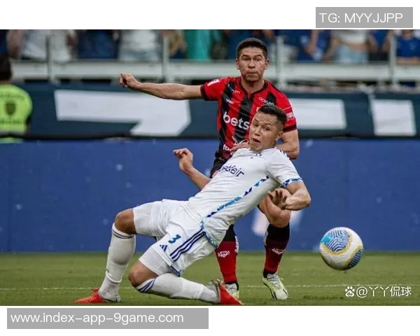 克鲁塞罗门将卡西奥遭队友膝盖撞击意外休克紧急被换下 克鲁塞罗门将卡西奥遭队友膝盖撞击意外休克紧急被换下