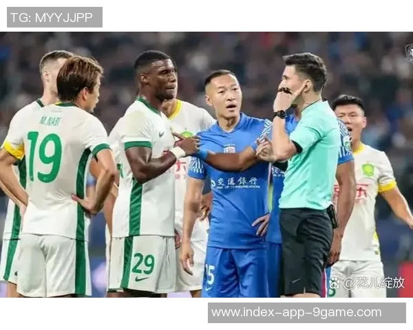 泰国队激烈拼抢频频犯规吃黄牌比赛火药味十足 泰国队激烈拼抢频频犯规吃黄牌比赛火药味十足