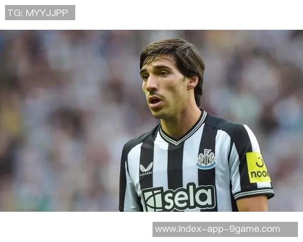 纽卡斯尔领先进球托纳利禁区外射门意外折射助攻成功