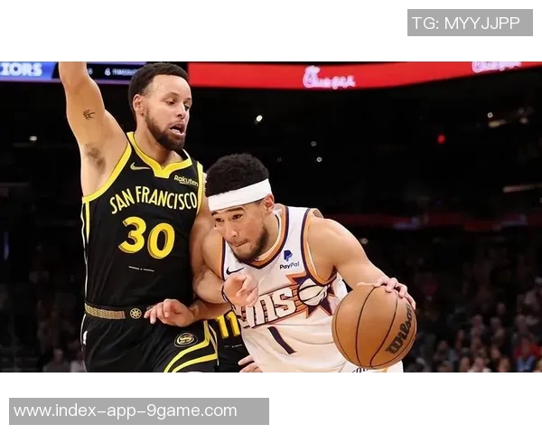 布克追身三分命中却遭裁判无视3加1机会球队分差扩大至20分以上