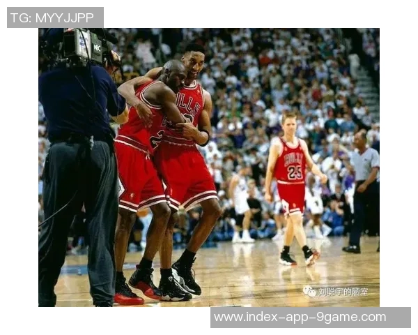 菜鸟弗拉格表现出色砍下22分榜眼哈珀贡献全面数据瀚森短暂出场仅得2分