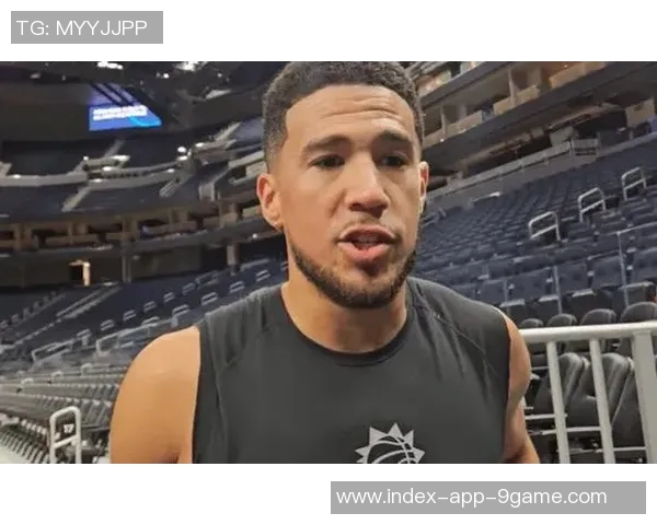 布克谈球队氛围:每天进步心态教练支持让我们乐在其中 布克谈球队氛围:每天进步心态教练支持让我们乐在其中