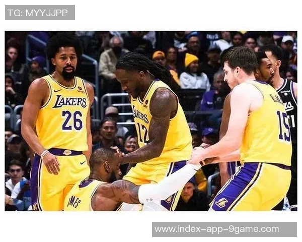 浓眉因小腿伤势缺席对阵雄鹿比赛连续第六场缺阵令人担忧 浓眉因小腿伤势缺席对阵雄鹿比赛连续第六场缺阵令人担忧