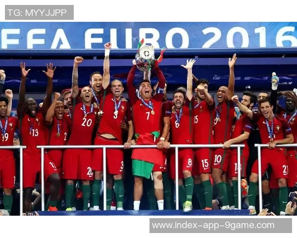 菲利克斯谈与C罗合作感受:轻松踢球找回昔日自我 菲利克斯谈与C罗合作感受:轻松踢球找回昔日自我